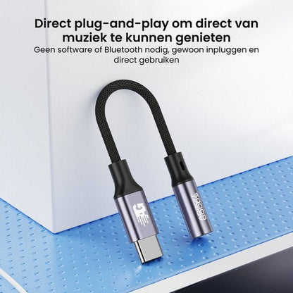 Zwarte audiokabel met USB-C en 3,5 mm aansluiting, flexibel ontwerp om muziek direct te spelen