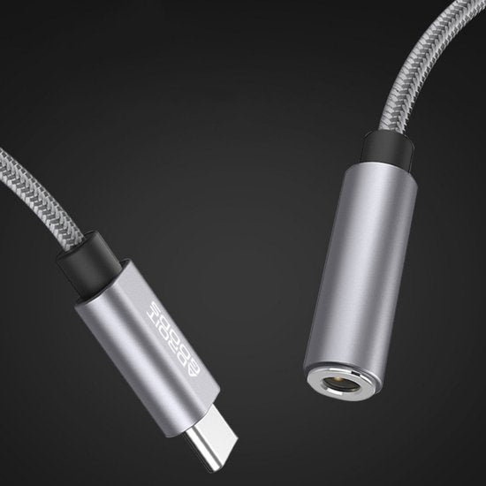 slanke zilveren usb-c naar 3,5 mm audio adapterkabel met gevlochten omhulsel