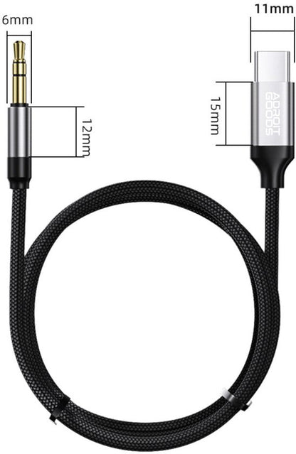 Zwarte gevlochten kabel met een 3,5 mm stereo jack en een USB-C connector met afmetingen.