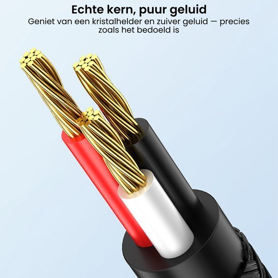 Close-up van koperen kabeldraden met rood, wit en zwart isolatieomhulsel