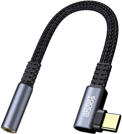 zwarte gevlochten adapterkabel met metalen behuizing en hoekige USB-C aansluiting