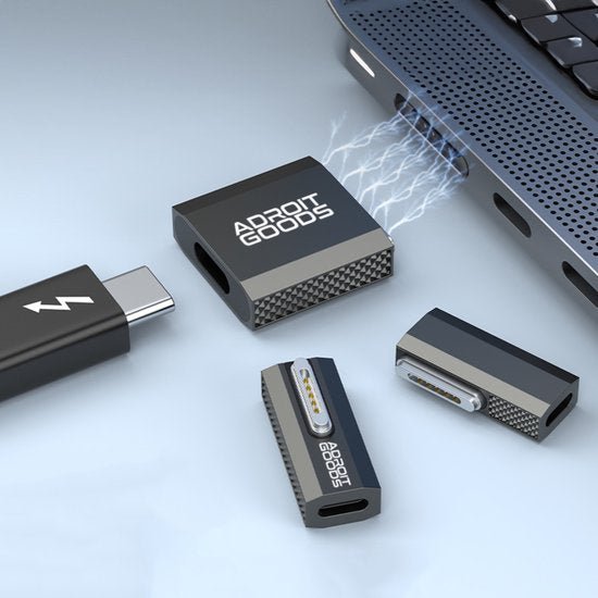 Zwarte AdroitGoods adapters voor aansluiting tussen verschillende USB- en laptoppoorten in professionele stijl