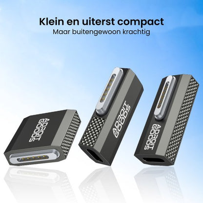 Drie compacte en robuuste AdroitGoods adapters met magnetische aansluiting in een lichte blauwe achtergrond