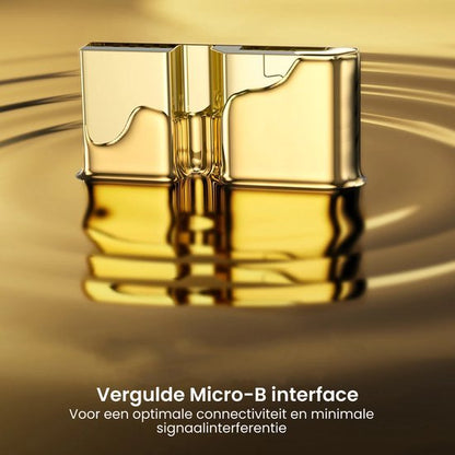 Vergulde Micro-B aansluiting met reflectie op gouden vloeistof voor betere connectiviteit
