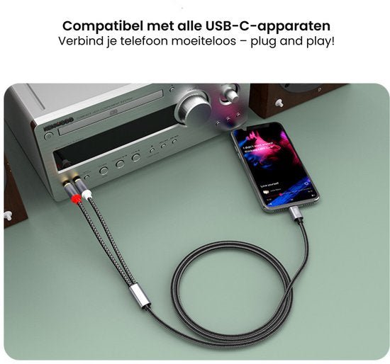 Een USB-C-kabel die een smartphone verbindt met een audiosysteem voor gegevensoverdracht.