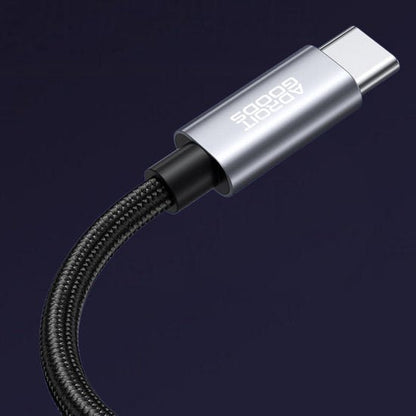 Zwarte gevlochten kabel met een zilverkleurige USB-C connector en merkopdruk