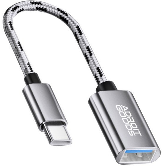 Kort gevlochten USB-C naar USB-A adapterkabel met metalen behuizing van AdroitGoods