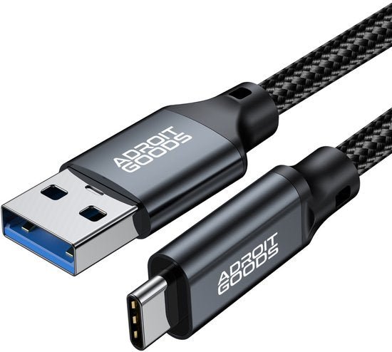 Zwarte gevlochten USB naar USB-C kabel met metalen behuizing en Adroit Goods logo's.