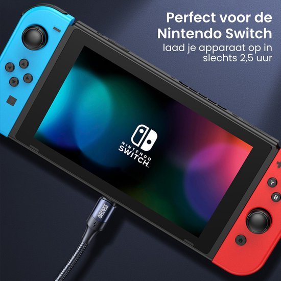Nintendo Switch met blauwe en rode controllers wordt opgeladen via een kabel in donkergrijze omgeving
