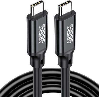 Zwarte USB-C kabel met stevige connectoren en witte Adroit Goods branding aan beide uiteinden