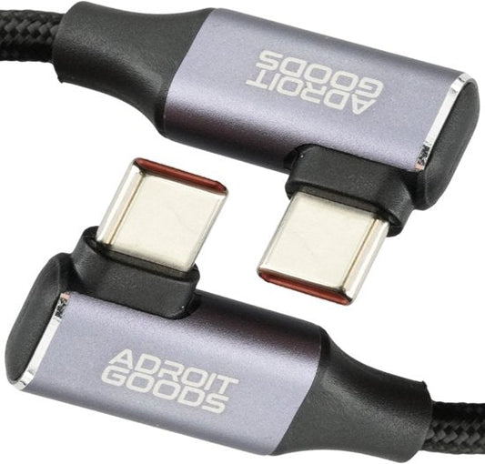 Zwarte gevlochten kabel met twee rechtshoekige USB-C stekkers van Adroit Goods