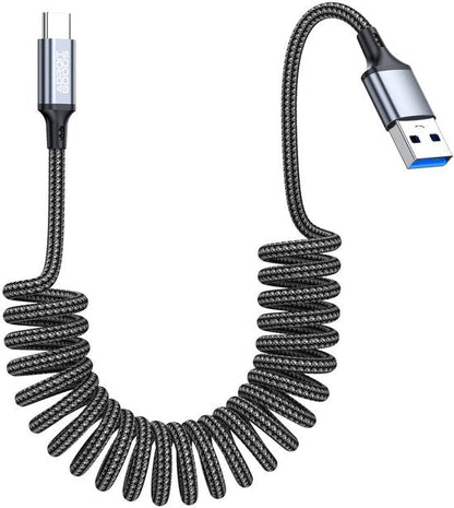 zwart gekleurde opgerolde usb-c naar usb-a oplaadkabel met metalen behuizing