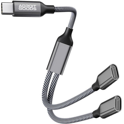 Duurzame gevlochten usb-c splitterkabel met twee uitgangen en merknaam AdroitGoods zichtbaar