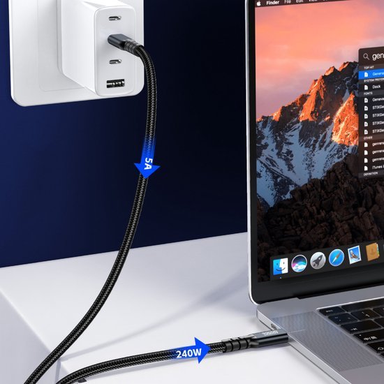 Zwarte gevlochten oplaadkabel aangesloten tussen adapter en laptop met stroomindicatoren