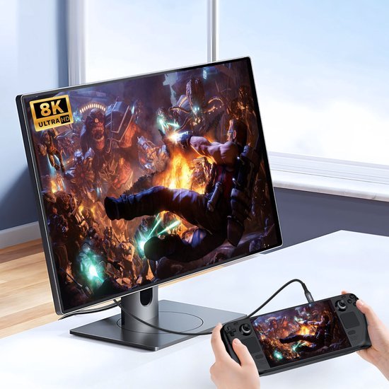 8K ultra hd gamingbeeld op scherm en handheld apparaat met actievolle vechtscène zichtbaar