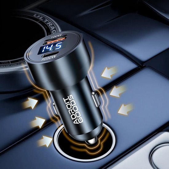 Zwarte AdroitGoods autolader met digitale spanningsweergave in auto sigarettenaanstekerhouder