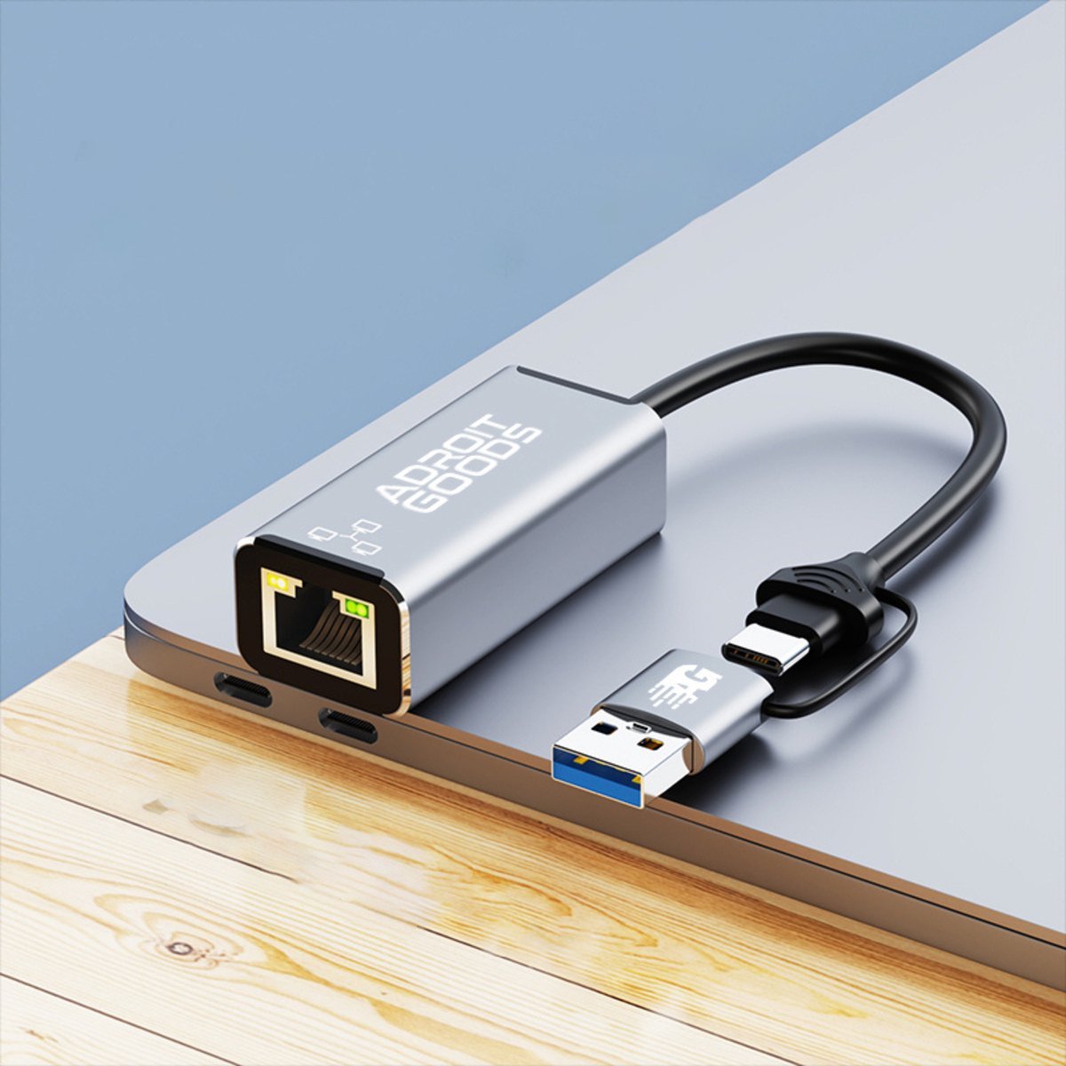 Adapter met ethernetpoort en USB-C aansluiting op een laptop met USB 3.0 kabel