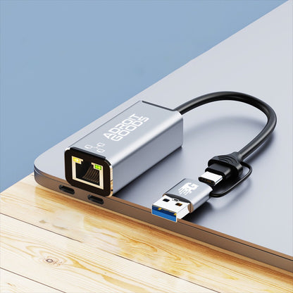 Adapter met ethernetpoort en USB-C aansluiting op een laptop met USB 3.0 kabel