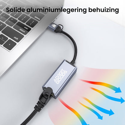 Zilverkleurige aluminium adapter aangesloten op laptop met warmteafvoerlijnen in blauw en rood