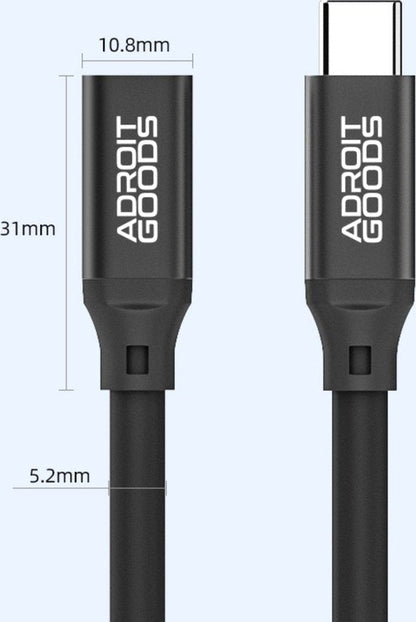 Zwarte USB-C kabel met AdroitGoods logo en afmetingen 31mm, 10.8mm en 5.2mm zichtbaar