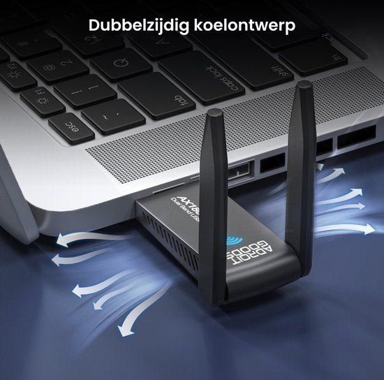 Draadloze adapter met dubbele koelventilatie aangesloten op een laptop voor betere warmteafvoer