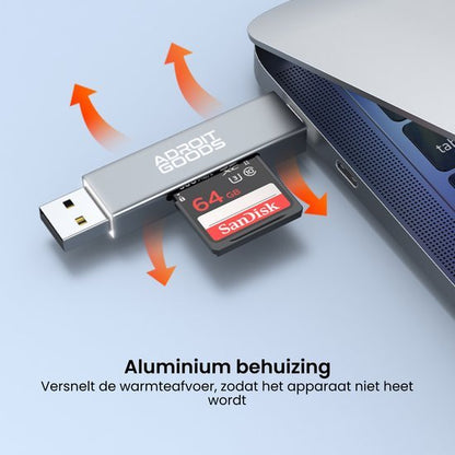 USB-stick met aluminium behuizing en SD-kaart in laptop voor verbeterde warmteafvoer