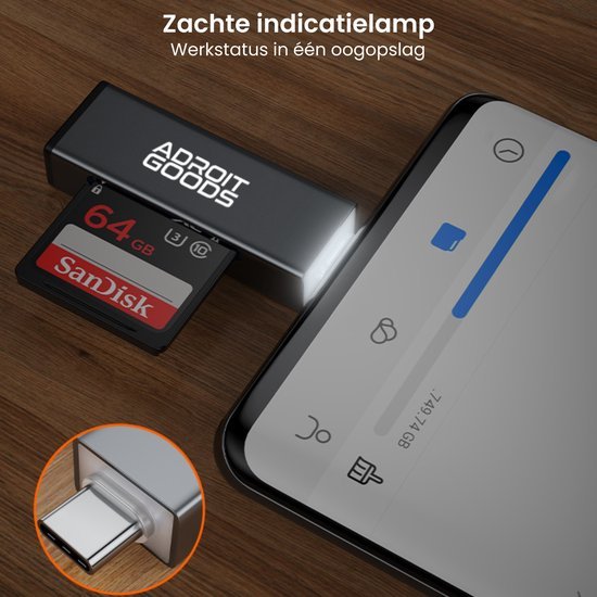 Usb-c kaartlezer met zacht wit indicatielampje en sandisk geheugenkaart van 64 GB