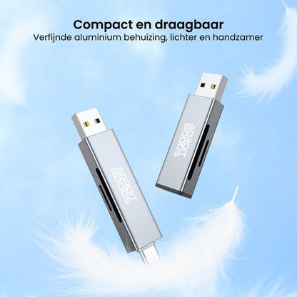 Twee zilverkleurige USB-sticks met aluminium behuizing zwevend op blauwe achtergrond met veren