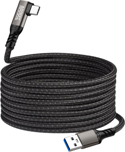 Opgerolde zwarte gevlochten USB-C naar USB 3.0 kabel met versterkte connectoren