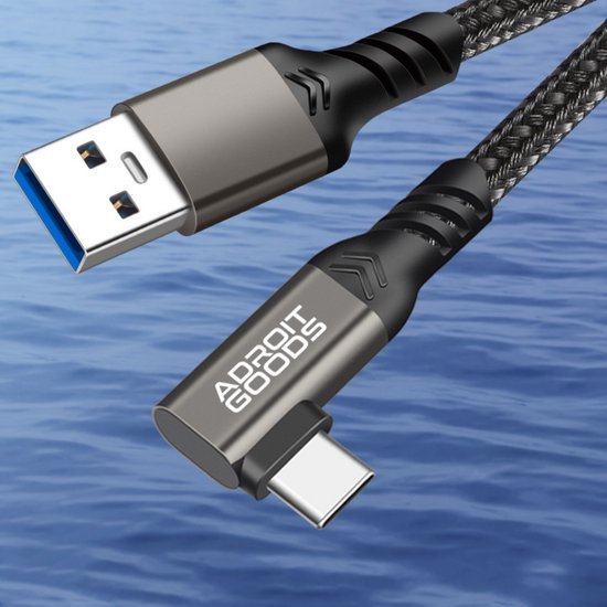 usb naar type-c kabel met gevlochten mantel en metalen behuizing tegen blauwe achtergrond