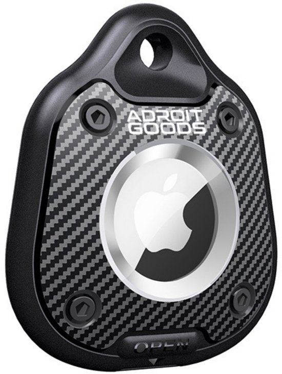 Zwarte carbon look beschermhoes met ronde inzetstuk en metalen schroeven zichtbaar