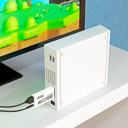 Wit elektronisch apparaat aangesloten op televisie met kleurrijk spel op het scherm