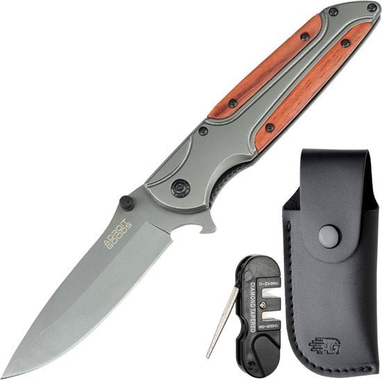 Opvouwbaar mes met houten handvat, zwart leren hoes en multifunctionele tool voor slijpen.